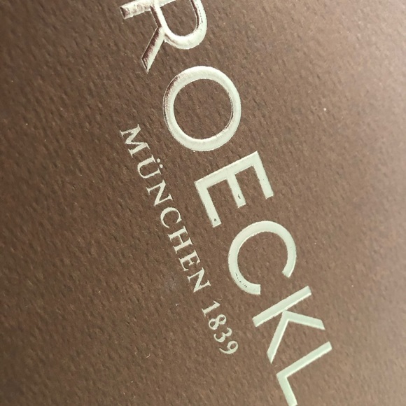 Red Roeckl Pashmina and Red Gloves - Picture 2 of 8